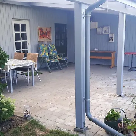 Pelikan Garden 1 Ferielejlighed Max 4 Personer Ved 2 Personer 650,00 Ekstra Personer 150,00 Kr Ekstra Country house